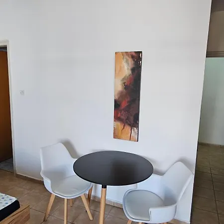 Pergamonto Apartment *